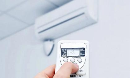 Δείτε από τι κινδυνεύετε αν έχετε το κλιματιστικό να δουλεύει στο ζεστό