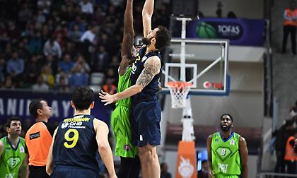 Νίκη παυσίπονο και με… ζόρι για τη Φενέρ