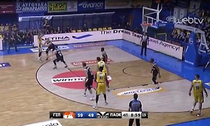 Φοβερό τρίποντο εκτός ισορροπίας από τον Χάτσερ!