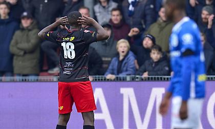 Δεν… ακούει τους ρατσιστές οπαδούς της Ντεν Μπος ο Μορέιρα