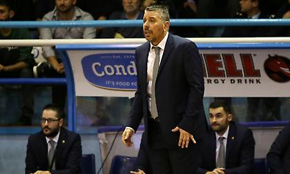 Παπαθεοδώρου: «Ψάχνουμε έναν κοντό, έναν ψηλό, έναν ξανθό κι έναν μελαχρινό»