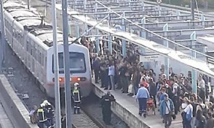 Παλλήνη: Άντρας έπεσε στις γραμμές του Προαστιακού (pics)