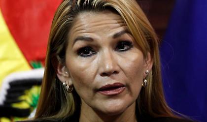 Βολιβία: Η Τζανίν Άνιες ακύρωσε ταξίδι λόγω «απειλών για τη ζωή της»