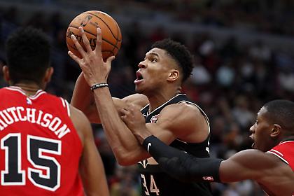 Παράπονα Μπακς για την αντιμετώπιση του Γιάννη από τους διαιτητές