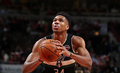 Έκανε ξανά airball σε βολή ο Αντετοκούνμπο (video)