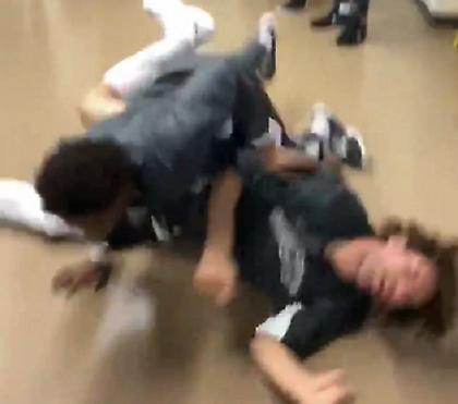 Οι Μπακς έπαιζαν… κατς στα αποδυτήρια (video)