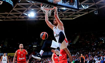 Ο Μιλουτίνοφ πήγε να… γκρεμίσει το καλάθι της Μπάγερν! (video)