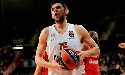 Η φοβερή τάπα του Παπανικολάου στον Λούτσιτς! (video)