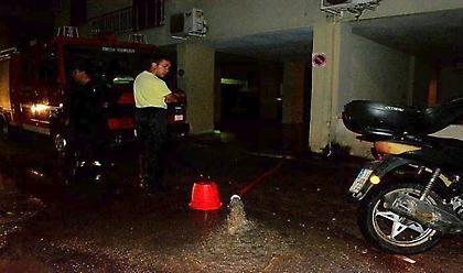 Θεσσαλονίκη: Έντονη βροχόπτωση στη Χαλκιδική - Πυροσβέστες απεγκλώβισαν δύο γυναίκες