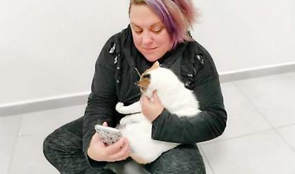 Αίσιο τέλος για την τυφλή γατούλα που κακοποιήθηκε στη Φολέγανδρο