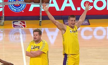 Με γκεστ σταρ τα χορευτικά των Λέικερς (video)