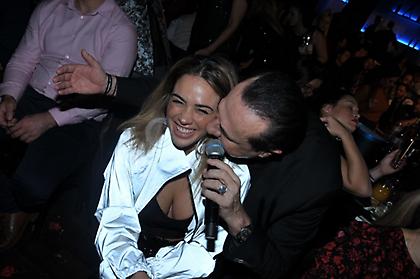 Κόνι Μεταξά: Η νυχτερινή εξόρμηση στον μπαμπά της Λευτέρη Πανταζή με αγκαλιές και φιλιά