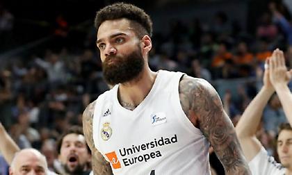 Χειρουργήθηκε στη μύτη ο Τέιλορ