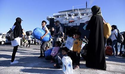 Στο λιμάνι του Πειραιά 33 μετανάστες και πρόσφυγες από Μυτιλήνη και Χίο