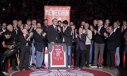 Μενεγκίν: Αποσύρθηκε η φανέλα του από την Αρμάνι