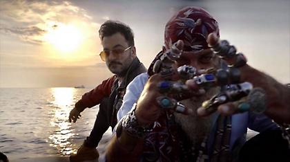 Nίκος Ρωμανός: Αποθεώνει τους διάσημους «πειρατές» & τη Θεσσαλονίκη με ένα ξεσηκωτικό live unplugged