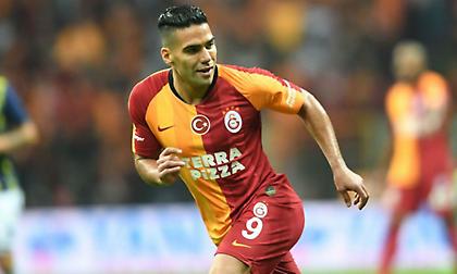 Ε, ρε και να έφερνε ο Ολυμπιακός και τον Φαλκάο!