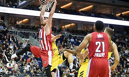 Θεαματικός Ολυμπιακός σάρωσε την Άλμπα μέσα στο Βερολίνο!