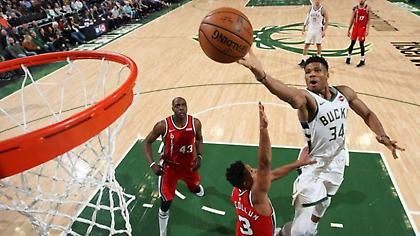 Η τριπλ-νταμπλ… εμφάνιση του Γιάννη (video)