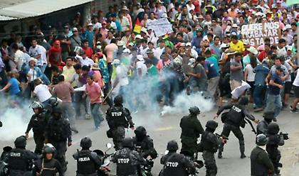 Βολιβία: Συγκρούσεις στη Λα Πας - Σκέψεις για νέες εκλογές