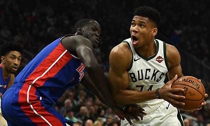 Η εμφάνιση-ρεκόρ του Γιάννη απέναντι στους Πίστονς (video)