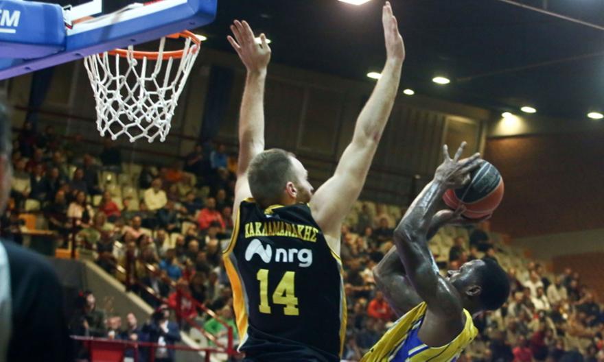 Πετρίδης: «Σταθερά καλή στην άμυνα η ΑΕΚ – Ψάχνεται για αθλητικό ψηλό»