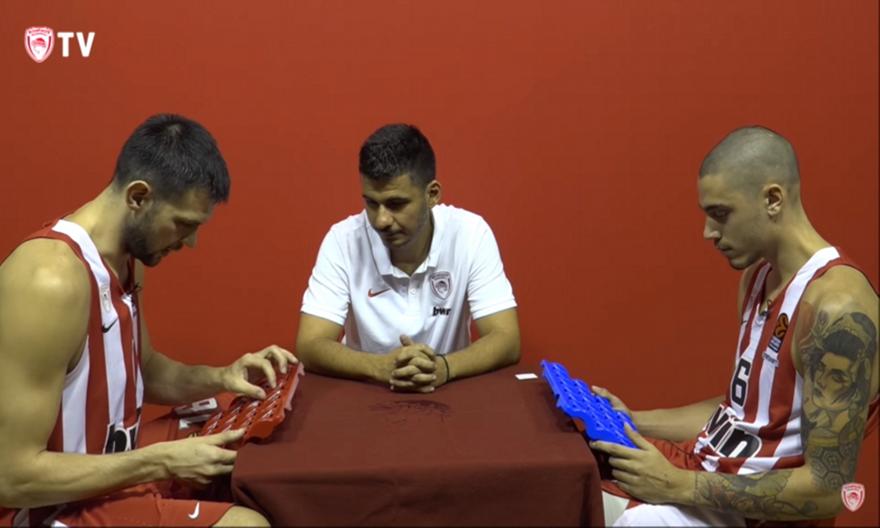 Παπανικολάου και Κόνιαρης παίζουν «μάντεψε ποιος» (video)