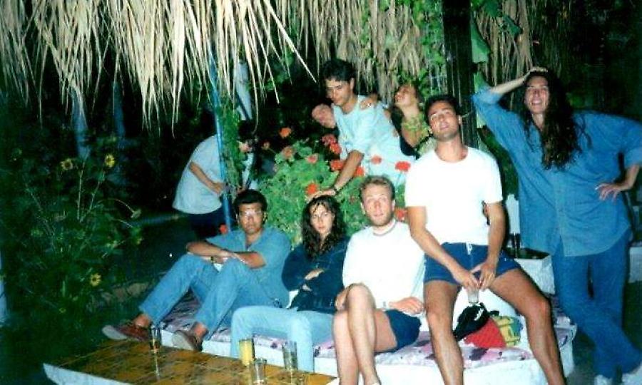 5 τραγούδια που άκουγες φανατικά στα 90s και τώρα ντρέπεσαι να το παραδεχτείς