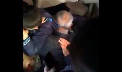 Αλβανία: Συγκλονίζει η διάσωση ενός μικρού αγοριού από τα συντρίμμια (Video)