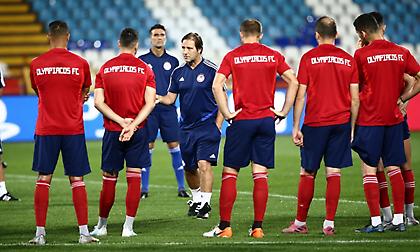 Με την μπλε εμφάνιση στο Λονδίνο ο Ολυμπιακός (pic)