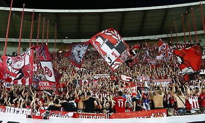 «Ερυθρόλευκο» το Λονδίνο – Περισσότεροι από 5.000 οπαδοί του Ολυμπιακού