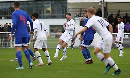 Το πάλεψαν, αλλά λύγισαν οι Νέοι του Ολυμπιακού από την Τότεναμ