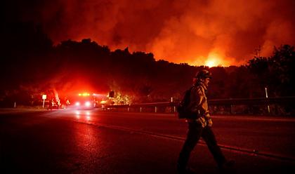 Μαίνεται το πύρηνο μέτωπο στην Σάντα Μπάρμπαρα - Εκκενώνονται περιοχές