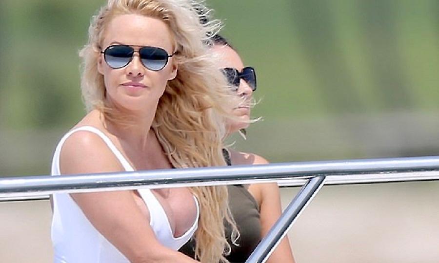 Όλα στη… φόρα από την Πάμελα (pics)