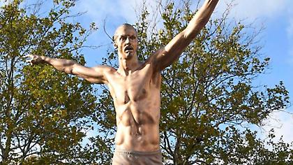 Έβαλαν φωτιά στο άγαλμα του Ζλάταν! (video)