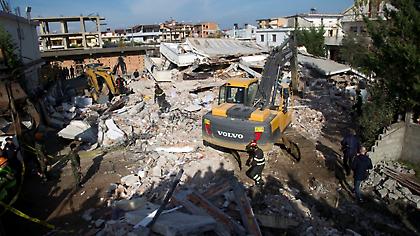 Μάχη με το χρόνο και τους μετασεισμούς στην Αλβανία - Στους 41 έφτασαν οι νεκροί