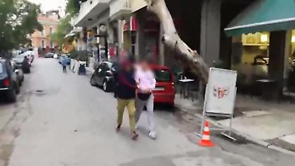 Πέντε συλλήψεις στην πλατεία Εξαρχείων για ναρκωτικά (video)