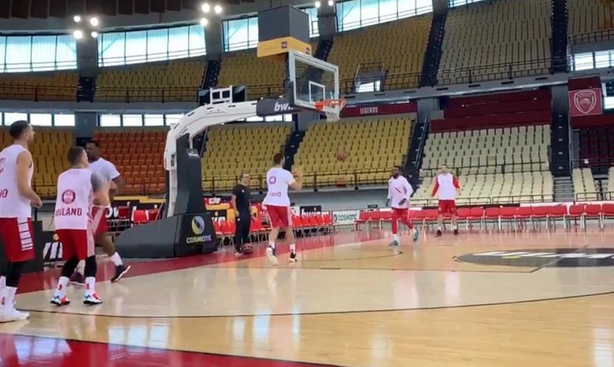 Το ξεμούδιασμα της Αρμάνι στο ΣΕΦ (video)