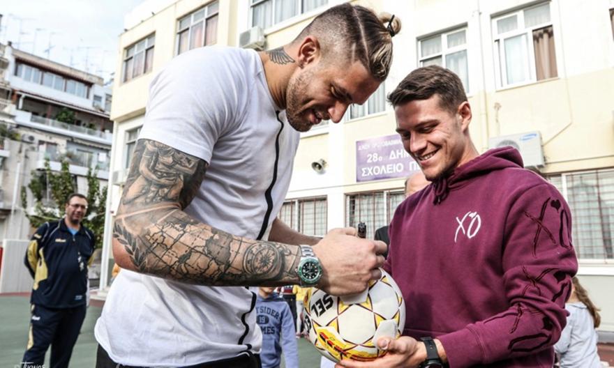 Η επίσκεψη των Κούτρη-Πασχαλάκη σε σχολείο του Πειραιά (video)