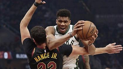 Άριστα «10» οι Μπακς, 19 σερί double-double ο Γιάννης! (video)