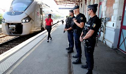 Αναστάτωση στο Παρίσι με ανενεργή οβίδα που εντοπίστηκε σε σάκο ταξιδιώτη