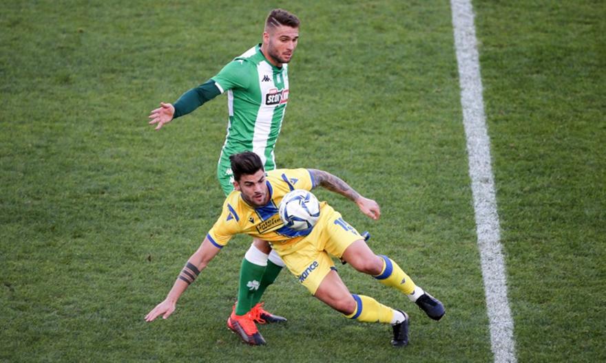 Σένκεφελντ: «Έπρεπε να τελειώσουμε το ματς νωρίτερα, είμαι χαρούμενος για τη νίκη»