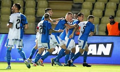 Επιβλητικός Απόλλων, «πάτησε» τη Νέα Σαλαμίνα και αναρριχάται