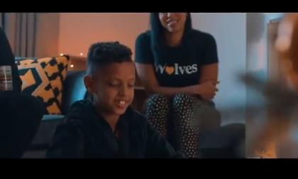 Η Γουλβς ετοίμασε ένα υπέροχο Χριστουγεννιάτικο διαφημιστικό (vid)