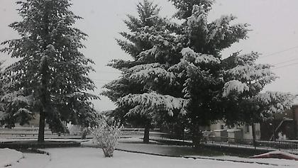 Στα λευκά η Βόρεια Ελλάδα, τα πρώτα χιόνια στο ορεινά και ημιορεινά της Θεσσαλονίκης (pics)