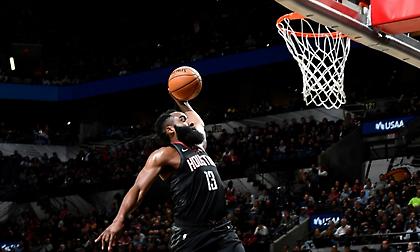 Απίστευτη φάση με κάρφωμα Χάρντεν που μπήκε και... βγήκε (video)