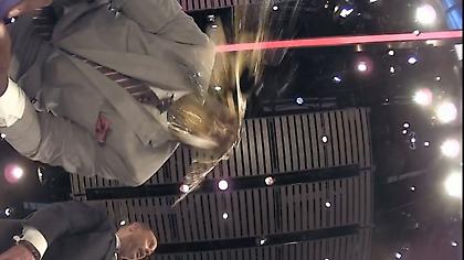 Έπος: Ο Μπάρκλεϊ έριξε αυγό στο κεφάλι του Σακίλ (video)