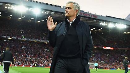 Επέστρεψε στο «Ολντ Τράφορντ» ο Μουρίνιο (video)