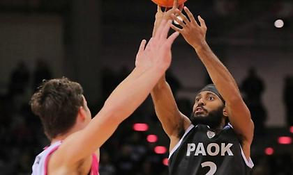 Άνταμ Σμιθ: Το ξανάκανε, έξι τρίποντες “βόμβες” στη Βόννη! (video)