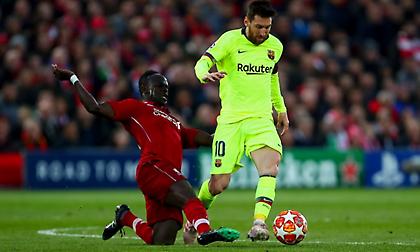 Μέσι: «Ντροπή να μην είναι ο Μανέ στην τελική τριάδα της